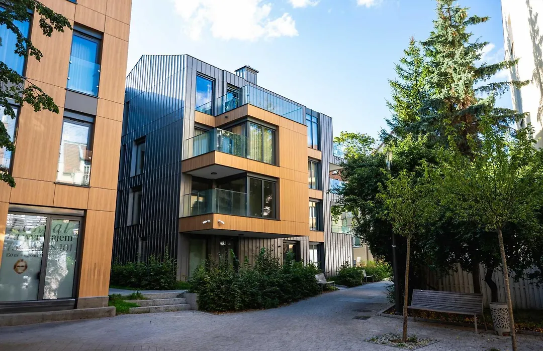 Black & Blue By Oneapartments-1
